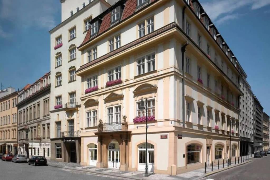 Unique Old Town Apartments At Palace Dlouha Praga Esterno foto