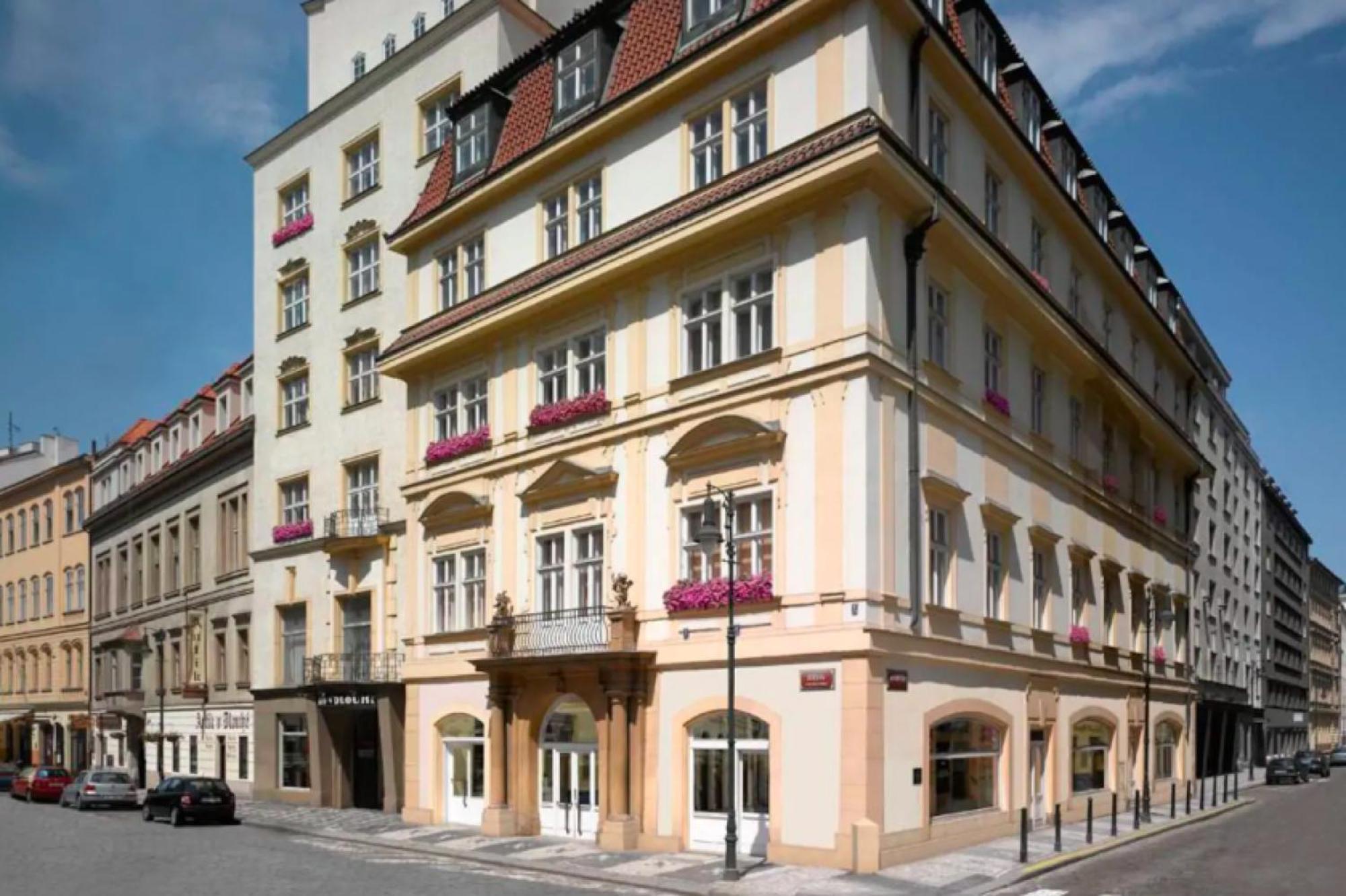 Unique Old Town Apartments At Palace Dlouha Praga Esterno foto